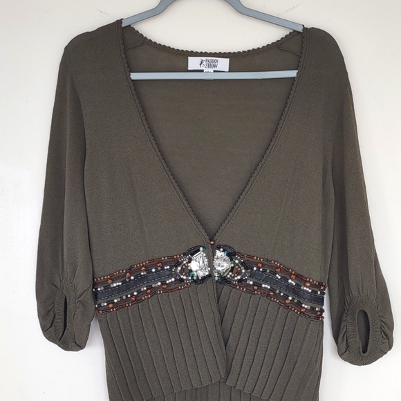 Cardigan with runestone and beads - Picture 1 of 4